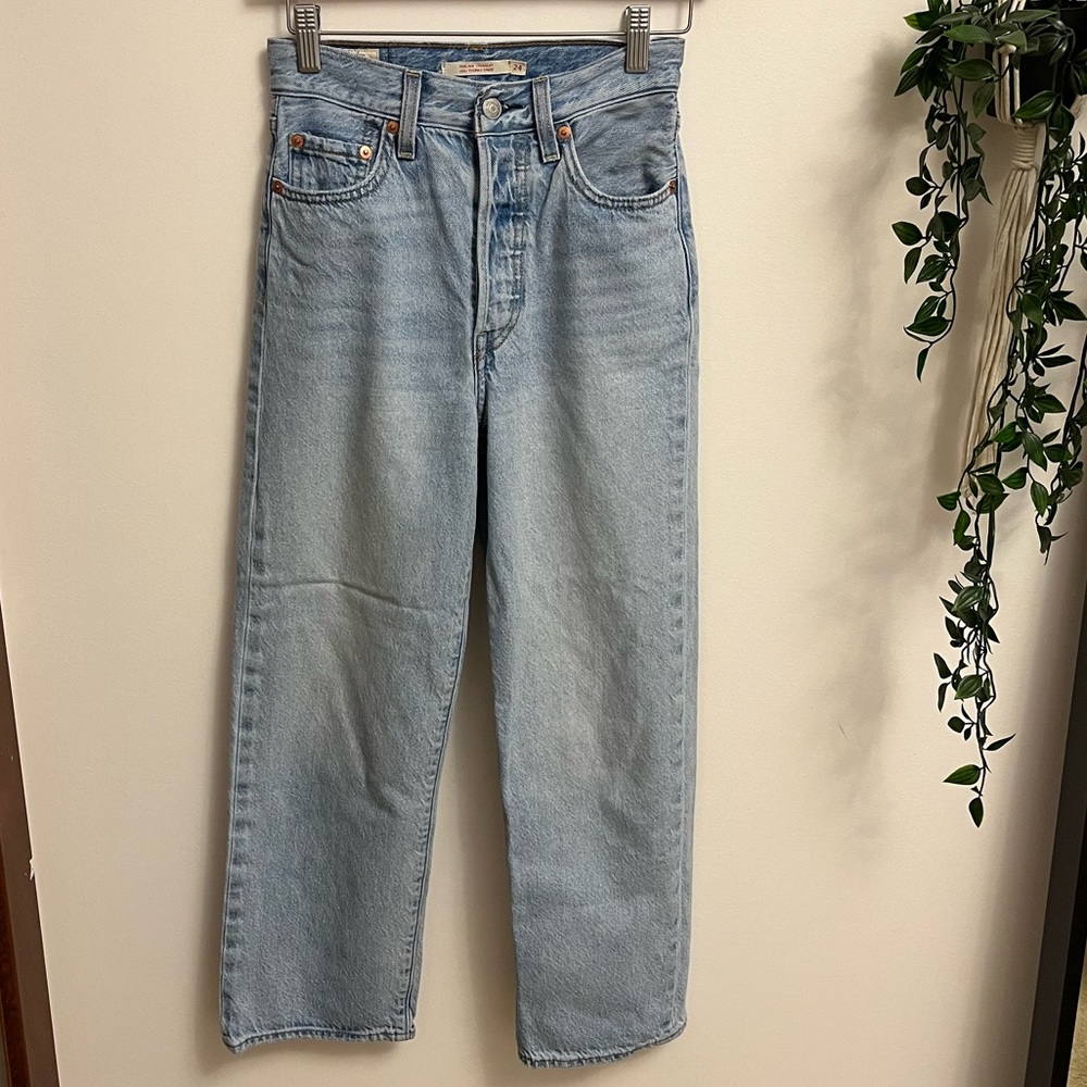 Levi’s- Ribcage Straight Ankle size 24
